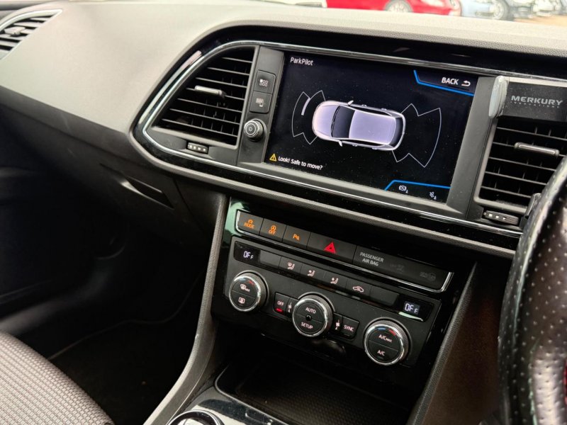 SEAT LEON