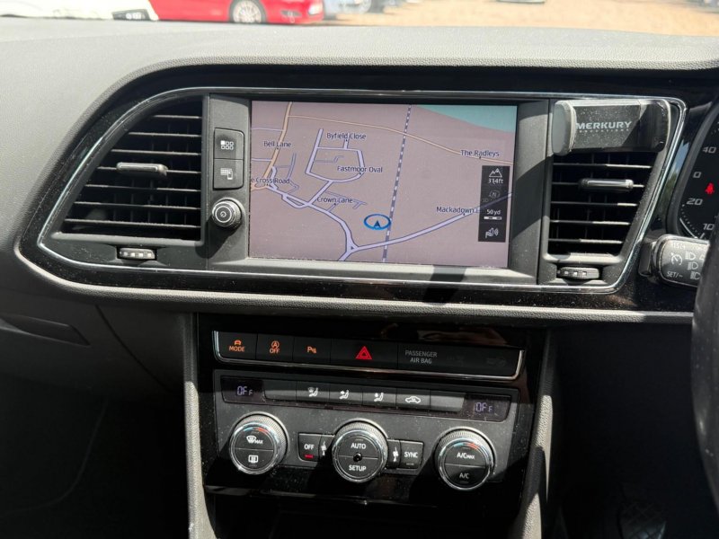 SEAT LEON