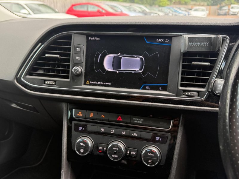 SEAT LEON