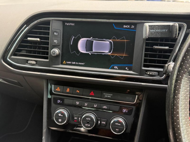 SEAT LEON